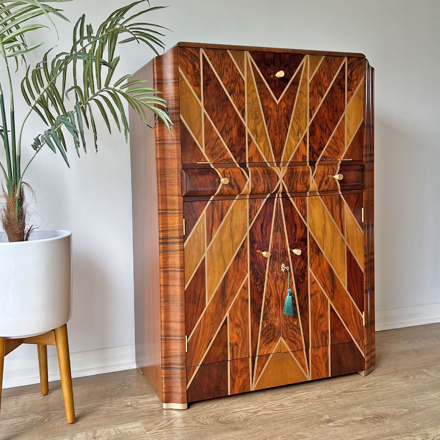 Side view of the cabinet – A statement vintage cocktail cabinet, expertly restored with a high-end walnut and gold finish.